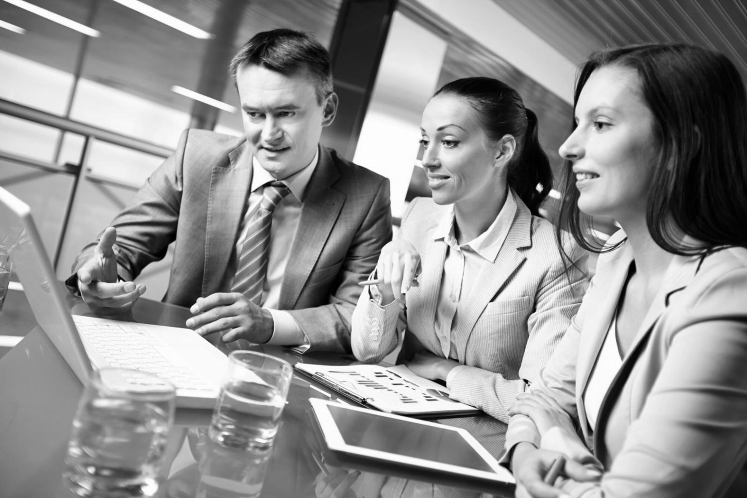 quorinthavelumosq Team bei der Entwicklung innovativer Finanzlösungen